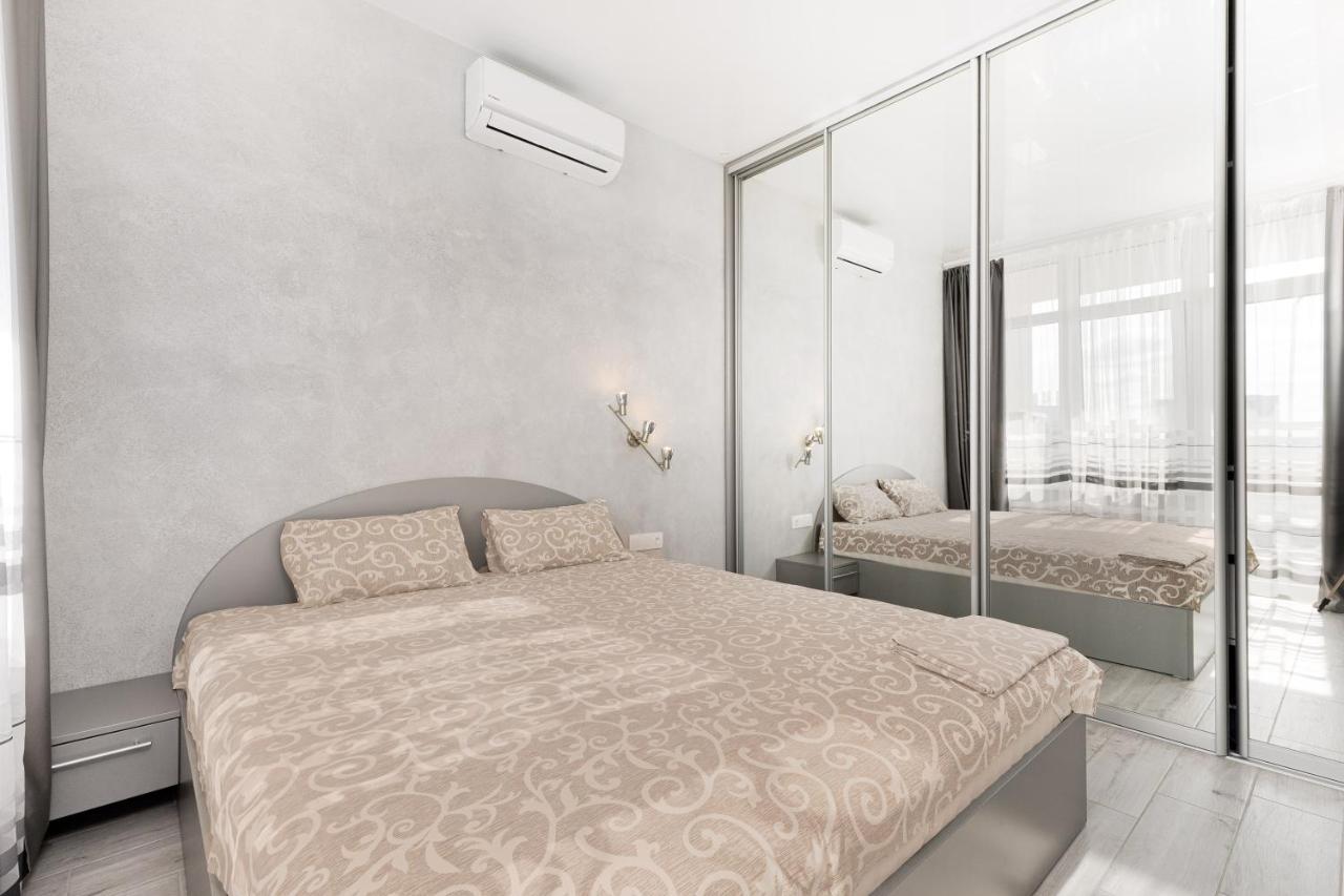 Pearl 44 Apartment With Terrace Odessa Exterior foto