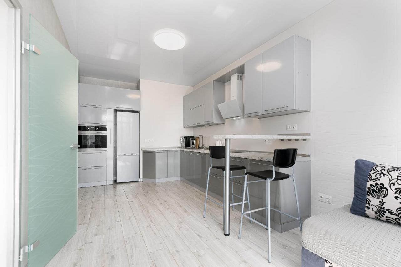 Pearl 44 Apartment With Terrace Odessa Exterior foto